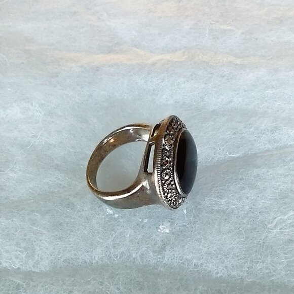 Oval Marcasite and Silver Ring size 8 - Picture 3 of 6